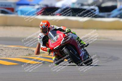 media/Oct-09-2022-SoCal Trackdays (Sun) [[95640aeeb6]]/Turn 2 (1110am)/